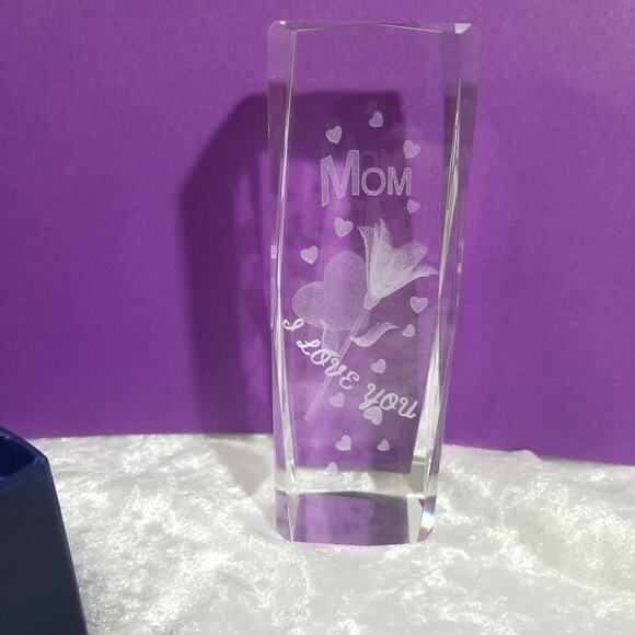 "Mom I love you" crystal laser cut paperweight 3.1599 - Picture 1 of 6